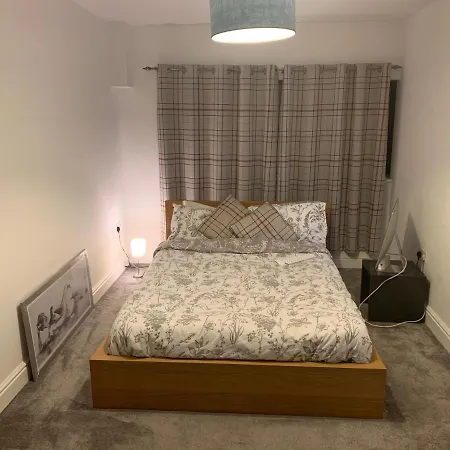 Modern 2-bed By Cabot Circus Bristol