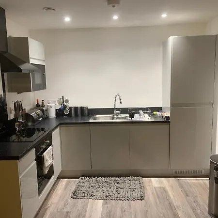Modern 2-bed By Cabot Circus