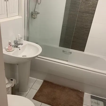 Modern 2-bed By Cabot Circus *