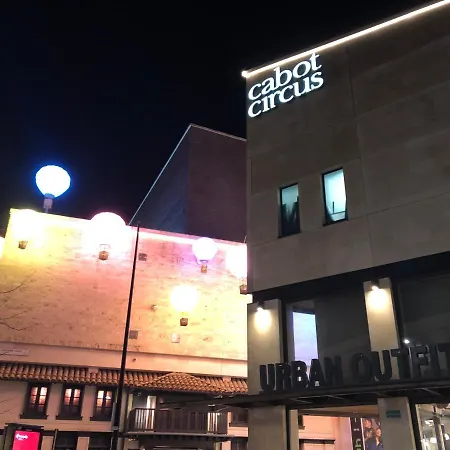 Modern 2-bed By Cabot Circus Apartment Bristol